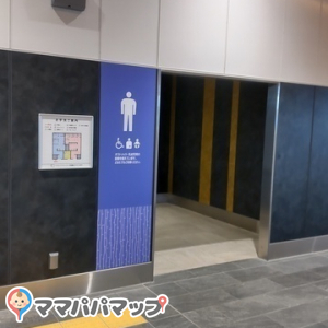 加賀温泉駅(新幹線男子トイレ)の授乳室・おむつ替え台の写真(1枚目)