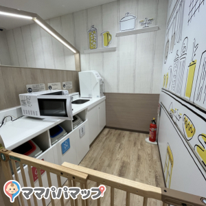 調乳室。電子レンジあり