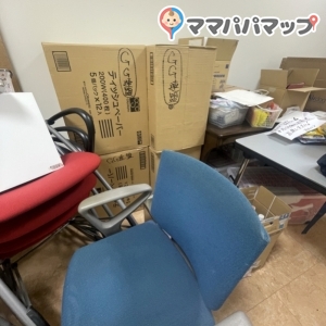 荷物置きのスペースを使うような感じ。鍵付き。