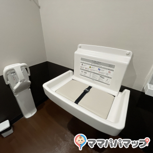 ツルハドラッグ 仙台上杉店(2F)のオムツ替え台情報 画像1