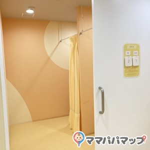 狭い上に、荷物を置く台とかはないのでちょっと不便でした。