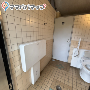 北の丸公園　公衆トイレ(B1)のオムツ替え台情報 画像1