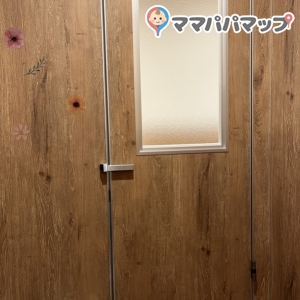 カインズホーム小島田店 みんなのトイレ(1F)のオムツ替え台情報 画像2