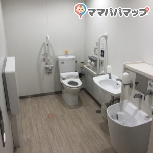 多目的トイレ全景