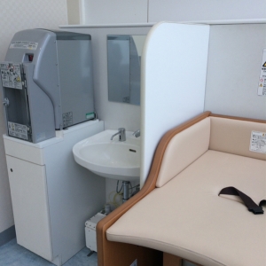 オムツ台、シンク、調乳用お湯