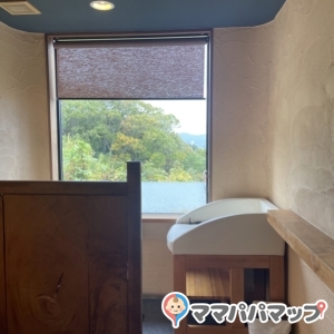 2階個室トイレのオムツ替え台