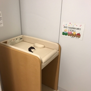 授乳室のオムツ替え台