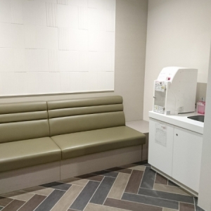 入口右手調乳シンク＆授乳ソファ