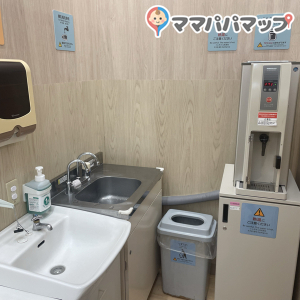 ミルク用のお湯と洗い場があります。