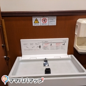 しゃぶ葉八戸沼館店(1F)のオムツ替え台情報 画像1