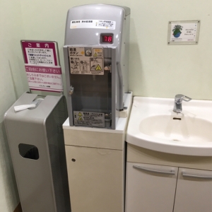 除菌ティッシュがありおむつ交換台やカートを拭けます