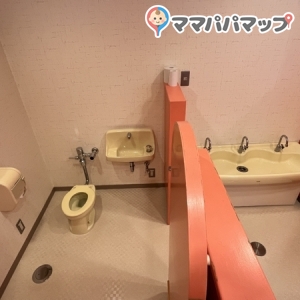 4F授乳室(保育室)子供用トイレ