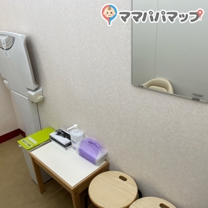 京都駅前地下街ポルタ(北側の案内所内　赤ちゃん休憩所)の授乳室・オムツ替え台情報 画像3