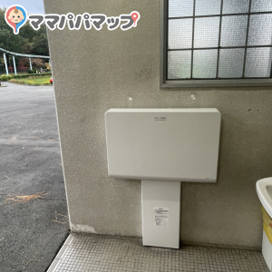 東山動植物園上池門トイレのオムツ替え台情報 画像1