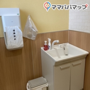 カインズホームＦＣイシヅカ高崎東部店の授乳室・おむつ替え台の写真(2枚目)