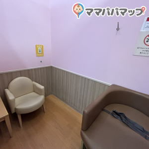 グランツリー武蔵小杉  4Fベネッセ教室裏(4F)の授乳室・おむつ替え台の写真(3枚目)