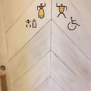 入り口は引き戸