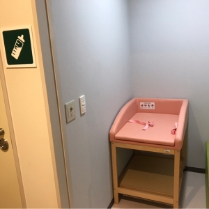 池上梅園 休憩所(1F)の授乳室・おむつ替え台の写真(3枚目)