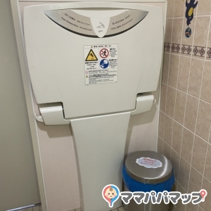 スズキアリーナ 郡山南の授乳室・おむつ替え台の写真(1枚目)