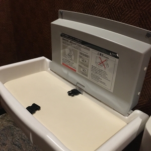 女子トイレの中