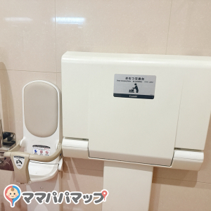 ウエルシア江戸川一之江店(外トイレ)のオムツ替え台情報 画像3