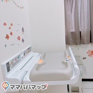 ビックモーター 広島西店の授乳室・おむつ替え台の写真(2枚目)