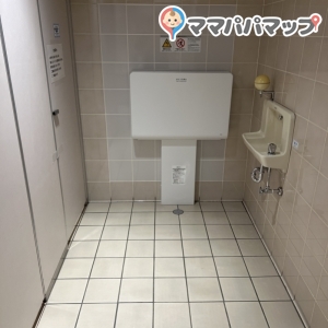 高知大丸別館トイレ(4F)のオムツ替え台情報 画像2