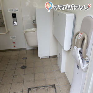 源氏前公園(B1)の授乳室・おむつ替え台の写真(2枚目)
