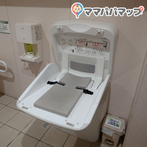 ファッション市場サンキ北本店(1F)の授乳室・おむつ替え台の写真(1枚目)