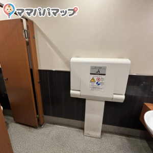 ビッグボーイ成増店(2F)の授乳室・おむつ替え台の写真(2枚目)