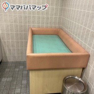 商業施設なのにオムツ替えトイレが女子トイレ内に１箇所しかない