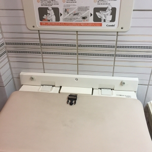 フォルクス 成田店(1F)のオムツ替え台情報 画像2