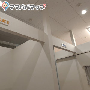 プレイルームと天井は繋がってる