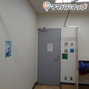 靴を脱いであがります。鍵有りです。