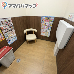 バースデイ亀岡店の授乳室・おむつ替え台の写真(3枚目)