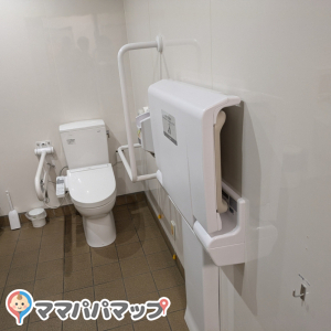 万代 西宮今津店(2F)のオムツ替え台情報 画像2