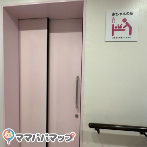 藤井寺市立にぎわい・まなび交流館 アイセルシュラホール（藤井寺市立観光・歴史文化交流センター／藤井寺市立生涯学習センター／藤井寺市立公民館）(1F)の授乳室・オムツ替え台情報 画像1