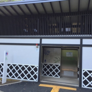 飛鳥山公園 明治通り交差点前 多機能トイレのオムツ替え台情報 画像4