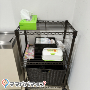 トヨタモビリティ東京 三鷹野崎北店(1F)の授乳室・おむつ替え台の写真(2枚目)