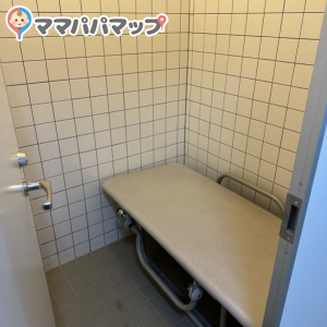 本当に椅子があるだけです。