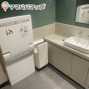 スターバックス コーヒー 中野セントラルパーク店の授乳室・おむつ替え台の写真(2枚目)