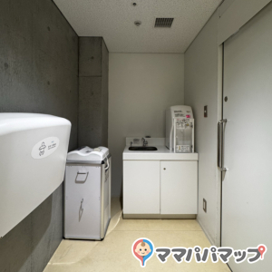 おにクル(1F)の授乳室・おむつ替え台の写真(2枚目)