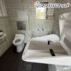 姫路城西公衆トイレ(1F)のオムツ替え台情報 画像1