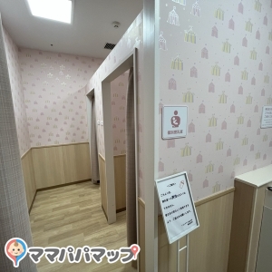 イオンタウン　四日市泊(1F)の授乳室・オムツ替え台情報 画像1