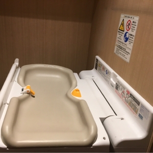 ガスト秋葉原駅前店(4F)のオムツ替え台情報 画像4