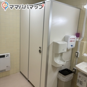 枝幸町立図書館のオムツ替え台情報 画像1