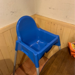 お借りしたイスです。いつもと違う雰囲気に子供も満足気。