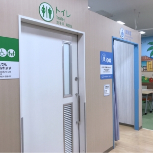授乳室の近くにこんなちゃんと仕切りのあるトイレなら全然嬉しいです！