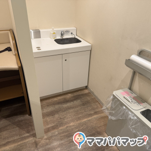 三鷹駅(改札内アトレヴィ三鷹4F)の授乳室・おむつ替え台の写真(1枚目)