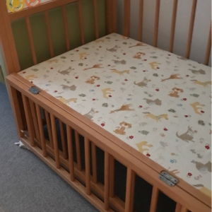 ベビーベッドが授乳スペースにあり